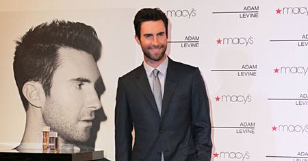 Levine promuje swoje perfumy!