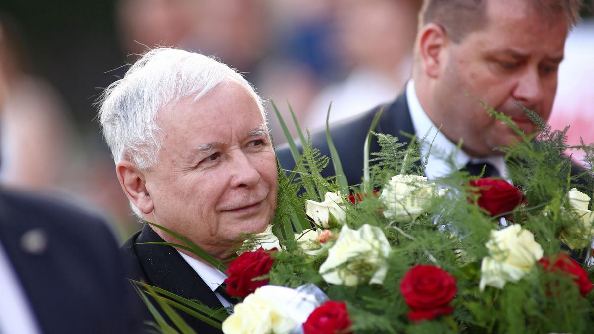 Jarosław Kaczyński odwiedził grób pary prezydenckiej na Wawelu (zdj. archiwalne)