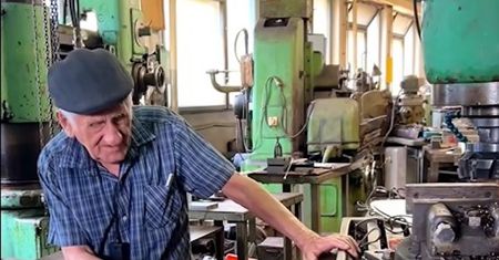 Skończył 100 lat i nadal pracuje. "To recepta na długowieczność"