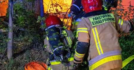 Tragiczny wypadek pod Zieloną Górą. Dwa auta stanęły w ogniu