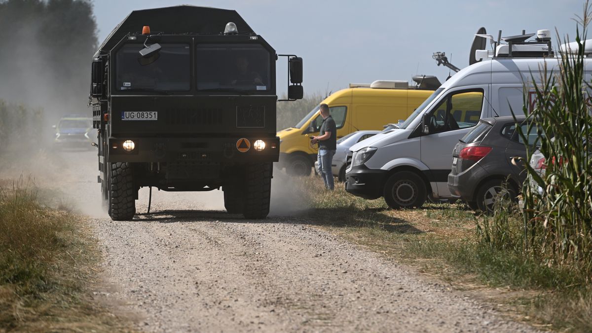 s�u�by
Wojtek Jargi�o
eksplozja, niezidentyfikowany obiekt, pole, s�u�by