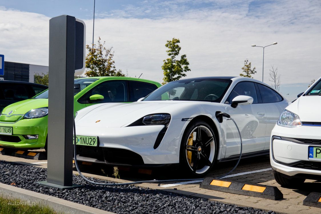 Porsche produkuje jednego z najlepiej przyspieszających elektryków na rynku