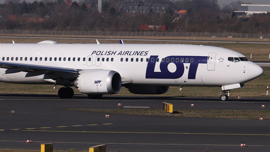 Koronawirus w Polsce. LOT wznawia połączenia krajowe