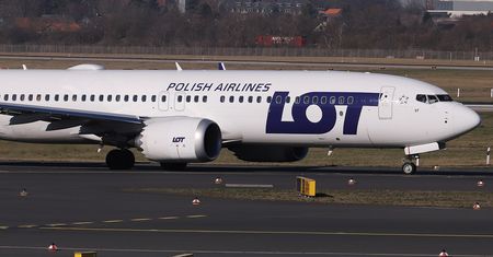 Koronawirus w Polsce. LOT wznawia połączenia krajowe. "Nasz plan obejmuje kilka etapów"