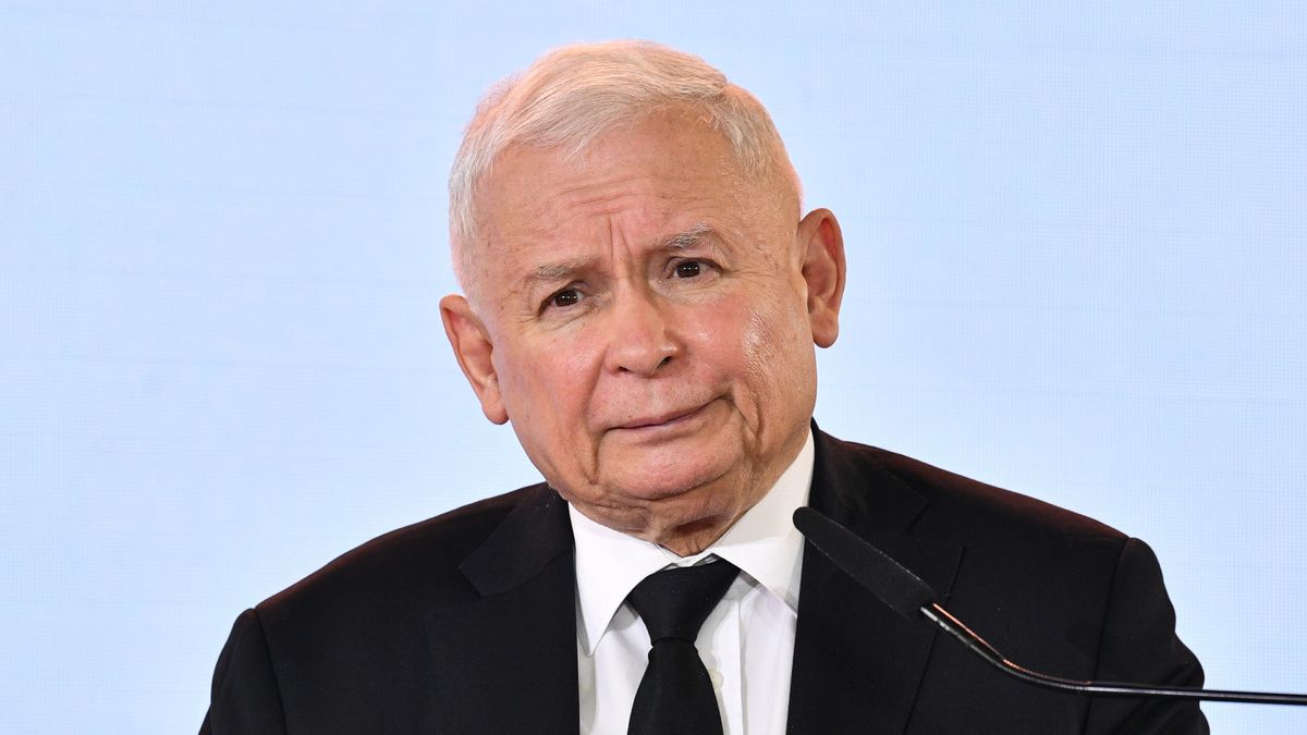 Warszawa, 01.09.2022. Prezes Prawa i Sprawiedliwości Jarosław Kaczyński podczas prezentacji raportu o stratach poniesionych przez Polskę w wyniku agresji i okupacji niemieckiej w czasie II wojny światowej, 1 bm. na Zamku Królewskim w Warszawie. (amb) PAP/Radek Pietruszka