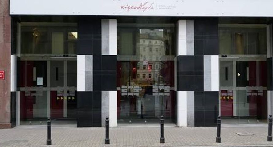 Ponad 300 tys. zł na reklamy radiowe od resortu rodziny i pracy