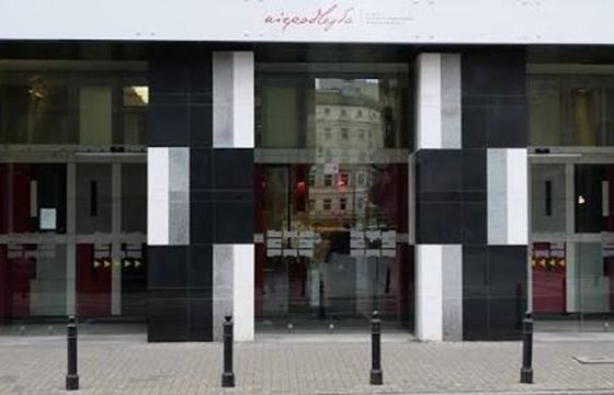 Ponad 300 tys. zł na reklamy radiowe od resortu rodziny i pracy