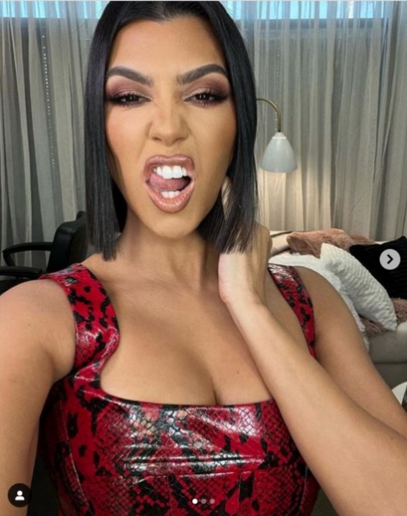 Kourtney Kardashian pozuje w odważnym kostiumie