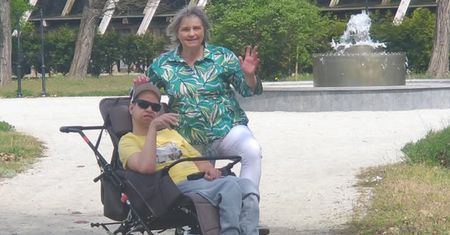 Od 43 lat opiekuje się synem. Chce równego traktowania z artystami