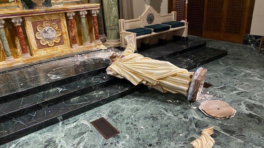 Rozbita figura Chrystusa