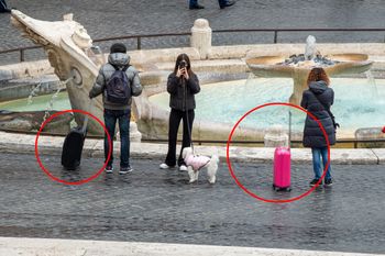 Tam nie spaceruj z walizką na kółkach. Mandat ponad 1000 zł