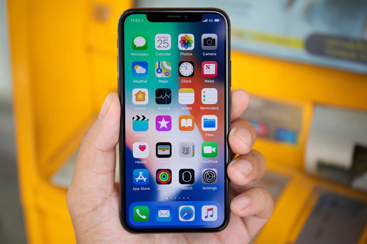 Nowe iPhone'y są najdroższe w historii, na zdjęciu iPhone X (depositphotos)