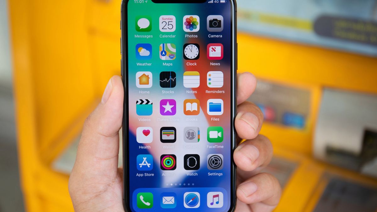 Nowe iPhone'y są najdroższe w historii, na zdjęciu iPhone X (depositphotos)