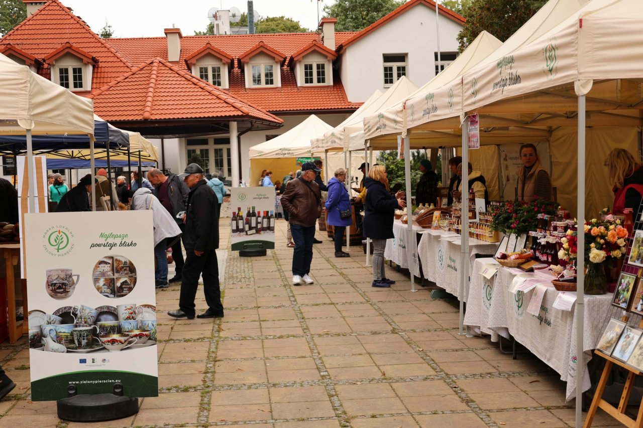 Nałęczów: Pierwszy jesienny Kiermasz Produktów Lokalnych. Było rękodzieło i szereg przysmaków