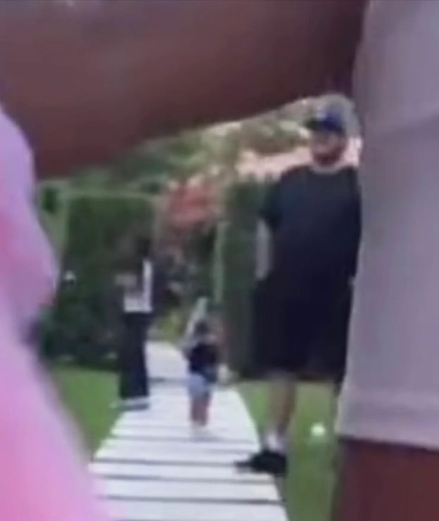 Dawno niewidziany Rob Kardashian pojawił się na urodzinach córki. Khloe PRZEZ PRZYPADEK (?) pokazała, jak dziś wygląda!