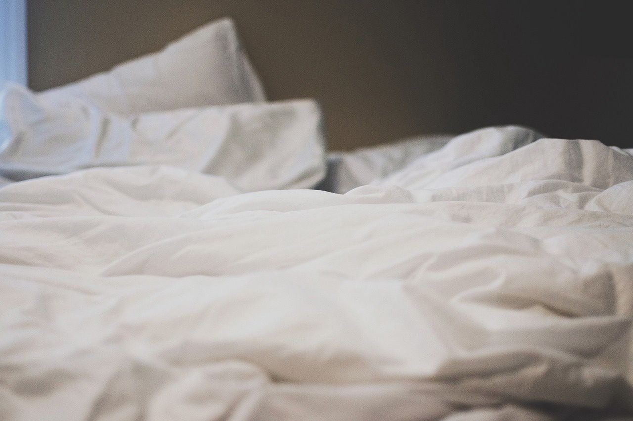 Ścielisz łóżko z rana? Ekspertka tłumaczy, dlaczego to zły pomysł