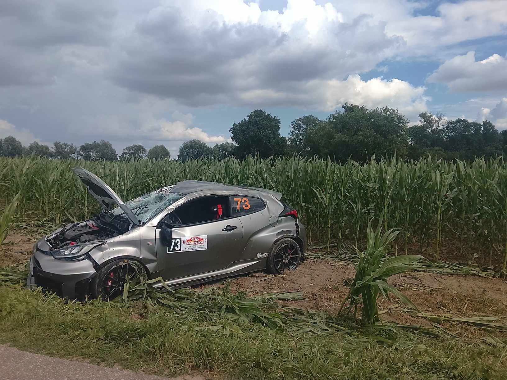 Auto po dachowaniu 