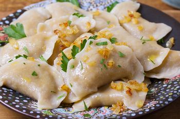 Nie ma lepszego ciasta na pierogi. Jest delikatne, miękkie, a mieści dużo farszu i nie rozpada się