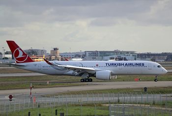 Airbus A350 Turkish Airlines wjechał na pas w Newark bez zgody wieży