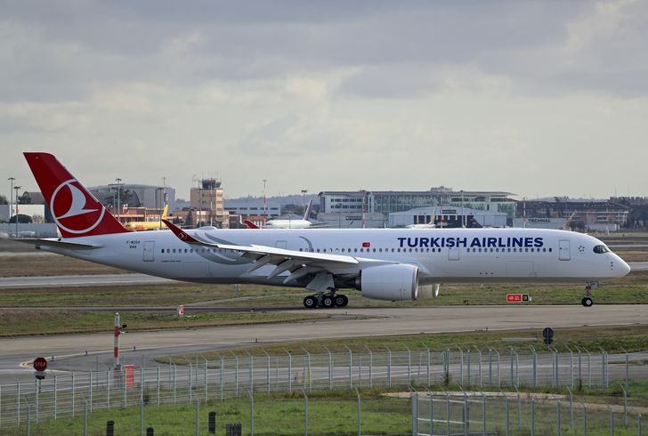 Wjechali na pas startowy w Newark bez zgody. Incydent z udziałem A350