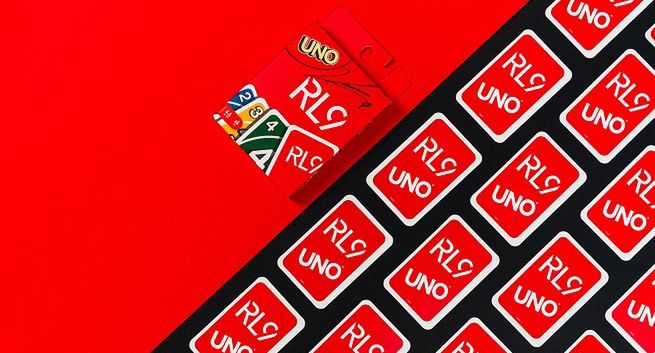 Robert Lewandowski pierwszym piłkarzem na świecie z własną talią kart Uno