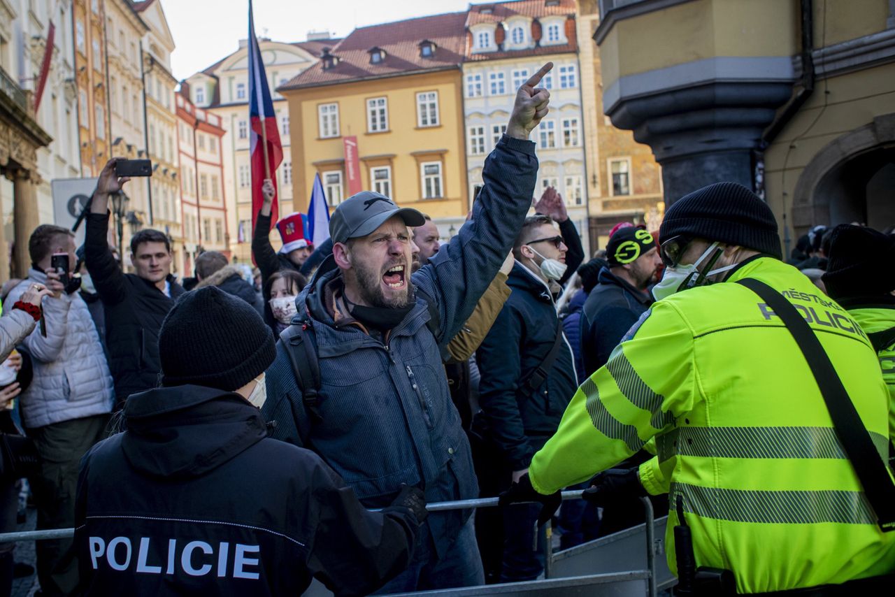 Koronawirus w Czechach. Protesty przeciwko obostrzeniom