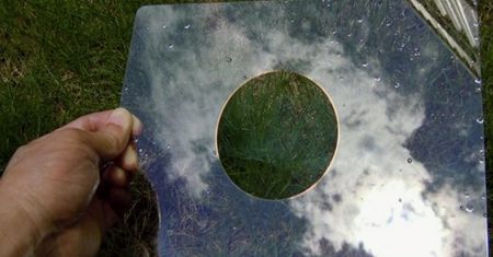 To nie jest otwór w szkle. W nowym Gorilla Glass nie zobaczysz odbicia swojej twarzy