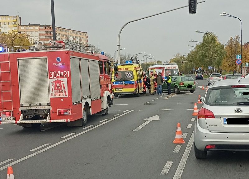 pomoc medyczna udzielana pasażerce volkswagena