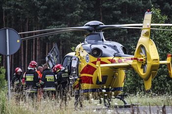Chichy: Koszmarny wypadek. Ciągnik z maszyną rolniczą przejechał dwóch mężczyzn