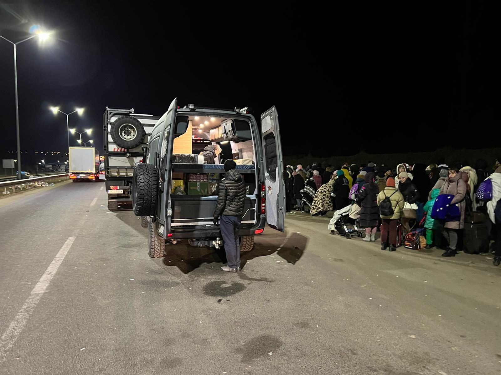 Mercedes Sprinter 4x4 z pomocą w Ukrainie