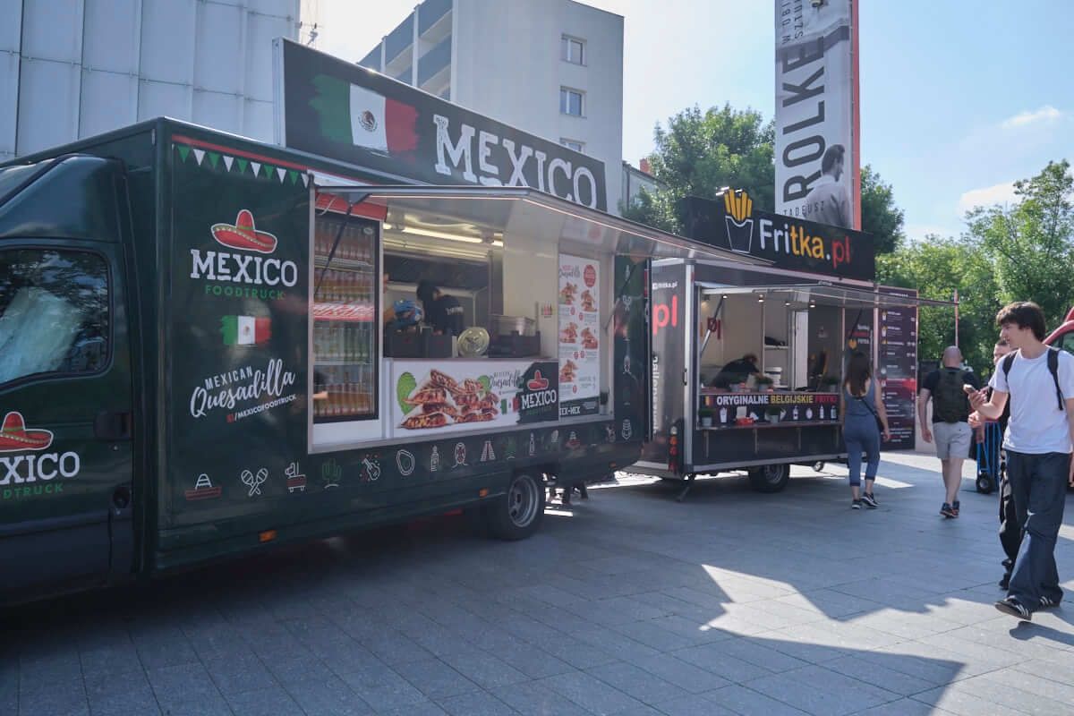 żarciowozy - food trucki na placu teatralnym w lublinie