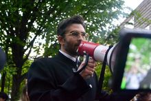Hasan Piker urodził się w USA