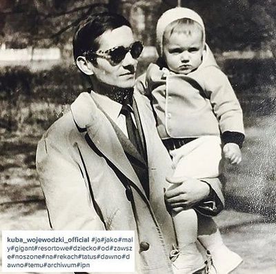 Kuba Wojewódzki na archiwalnym zdjęciu z ojcem