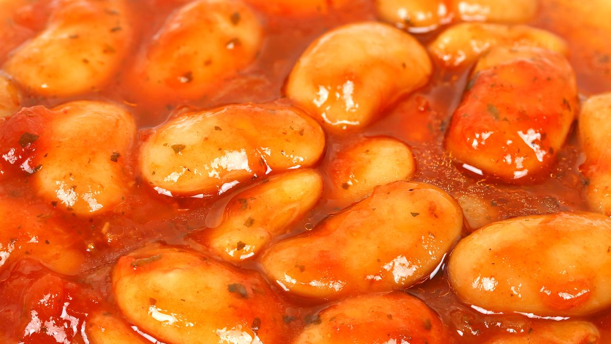 Fasolka po bretońsku z kurczakiem to alternatywa dla tradycyjnej