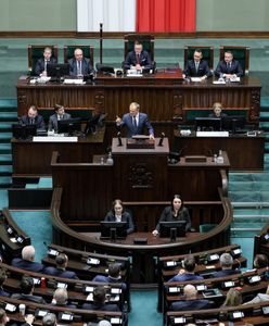 Gorący dzień Sejmie po exposé Tuska. Śledź obrady