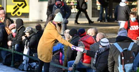 To już nie tylko seniorzy. Młodzi też są twarzą polskiej biedy