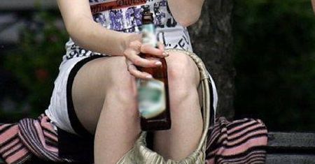 Nieprzytomna 16-latka znaleziona na ulicy w Zawierciu. Była pijana