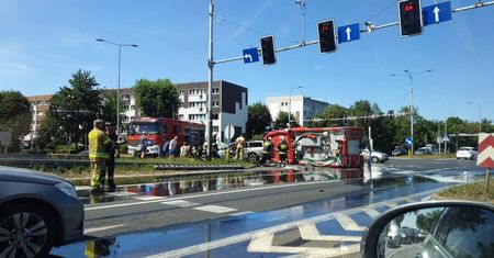 Poważny wypadek w Lubinie. Strażacy jechali na akcję. Są ranni