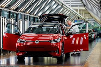 Polacy nie chcą czekać. Poszli do niemieckiego sądu. Pozwali giganta