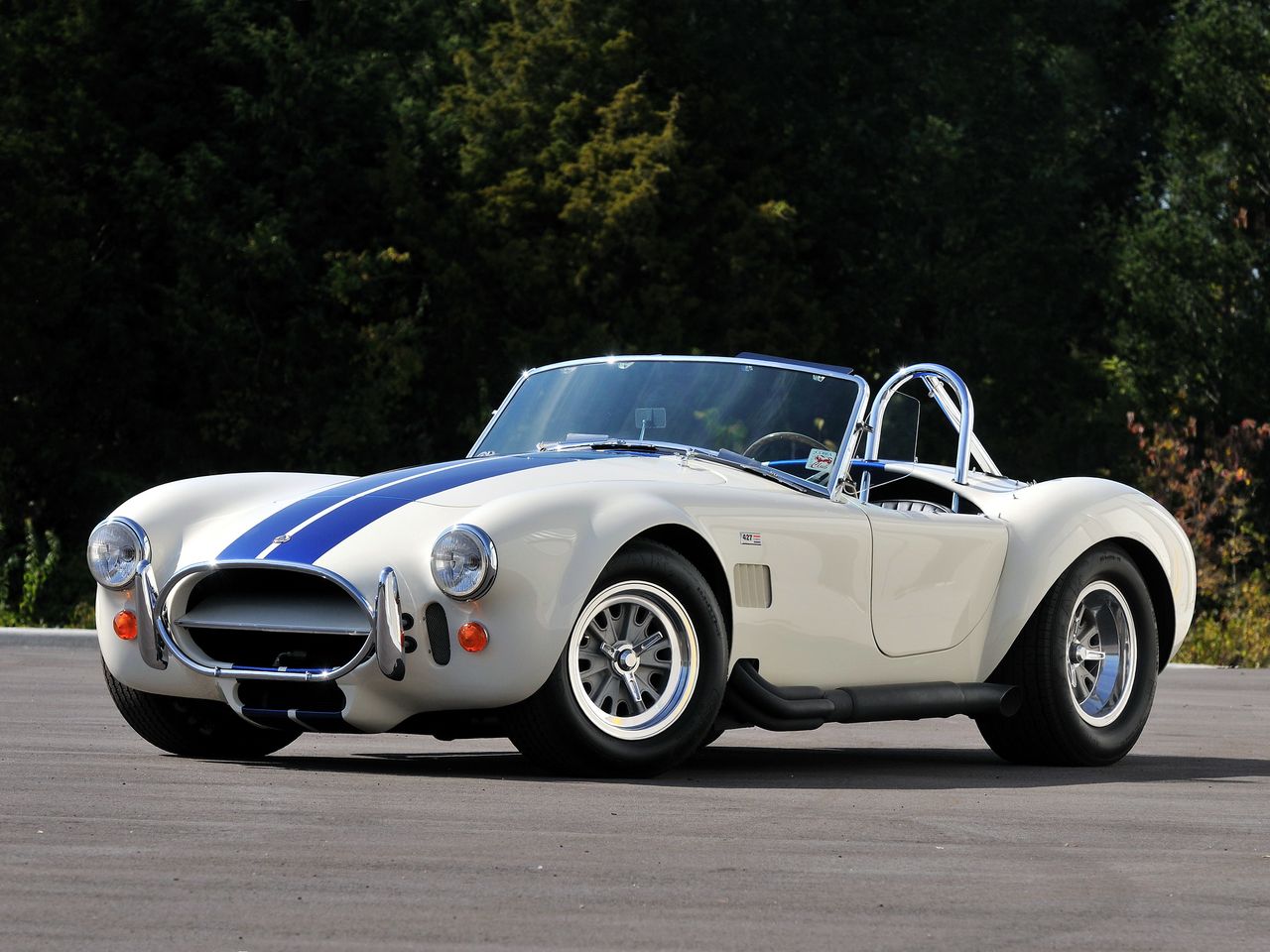 Cobra 427 - najbardziej znana wersja wozu Shelby'ego. Wyżej ceniona jest jednak Daytona Coupe