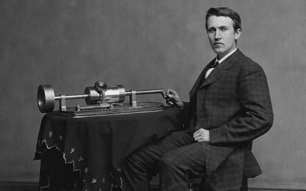 Thomas Edison z fonografem (Fot. Wikimedia Commons)