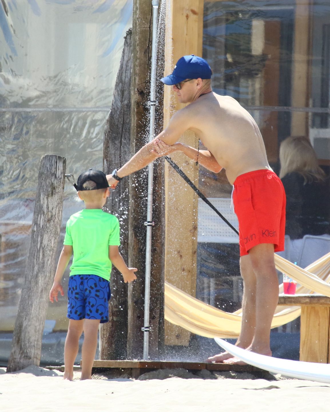 Marcin Mroczek wypoczywa nad morzem z żoną i synami