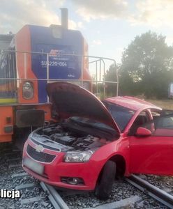 Dramat na torach. Wjechała autem pod pociąg