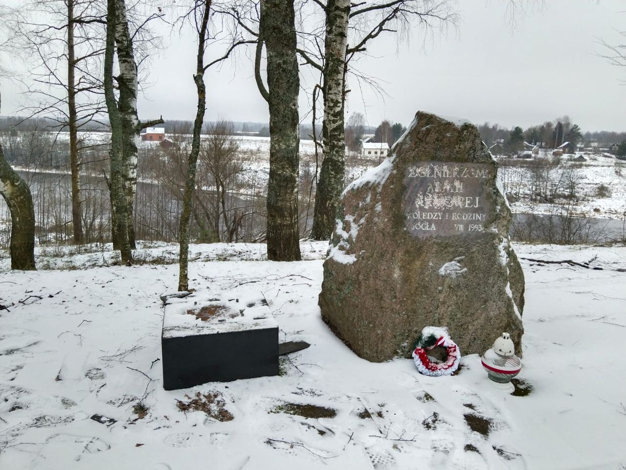 Wandale zniszczyli pomniki AK. Polski konsulat potwierdza