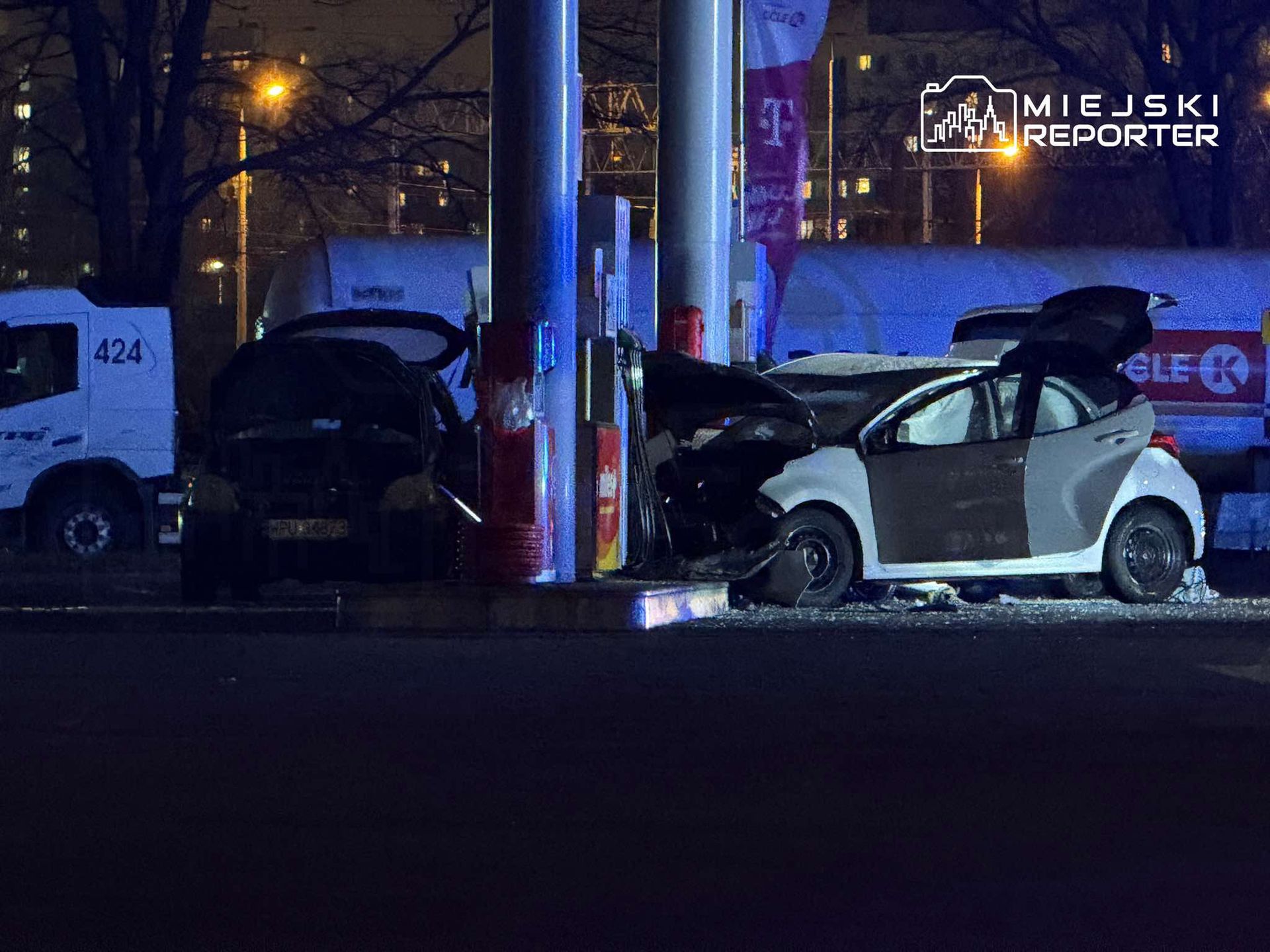 Samochód wjechał w stację benzynową