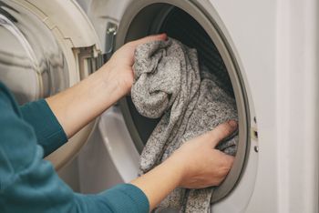 Mandat za robienie prania. W tych godzinach lepiej zrezygnuj