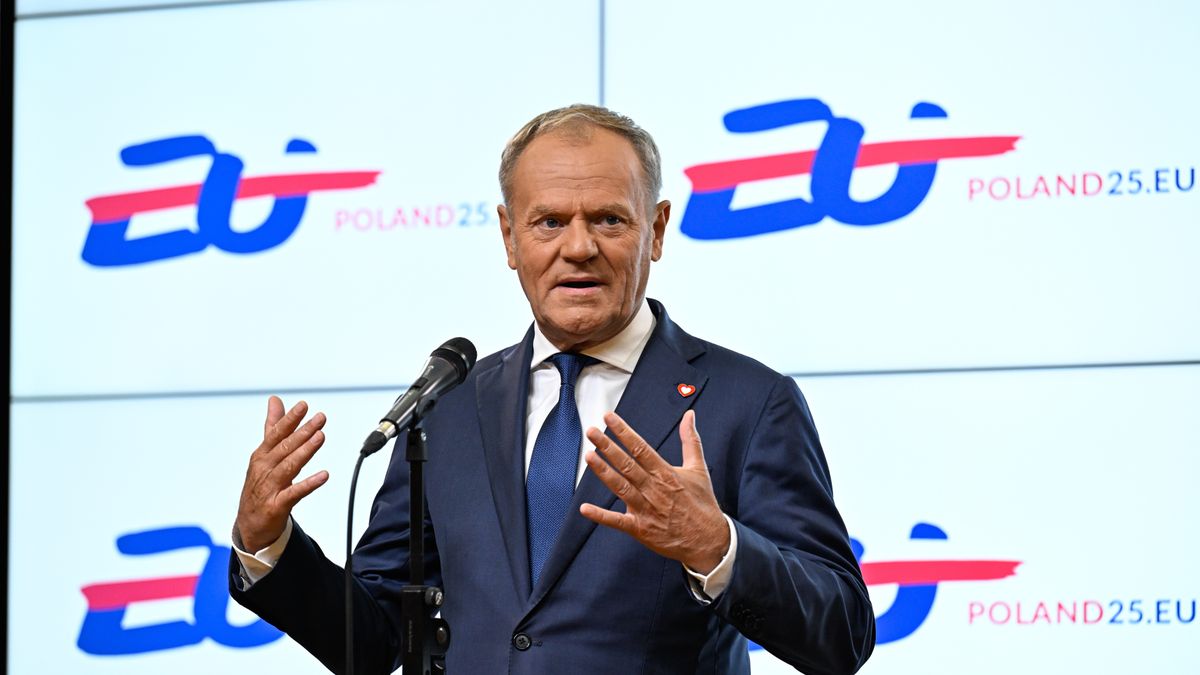 Bruksela, Belgia, 27.06.2025. Przewodnictwo Polski w Radzie UE. Premier RP Donald Tusk podczas konferencji prasowej po ostatnim szczycie unijnym za polskiej prezydencji, 27 bm. w Brukseli. (mr) PAP/Wiktor Dąbkowski