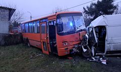 Wypadek autobusu szkolnego na Mazowszu. Śmigłowiec LPR na miejscu