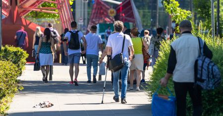 Zaledwie co szósty senior jest aktywny zawodowo. A zbliża się demograficzne tsunami