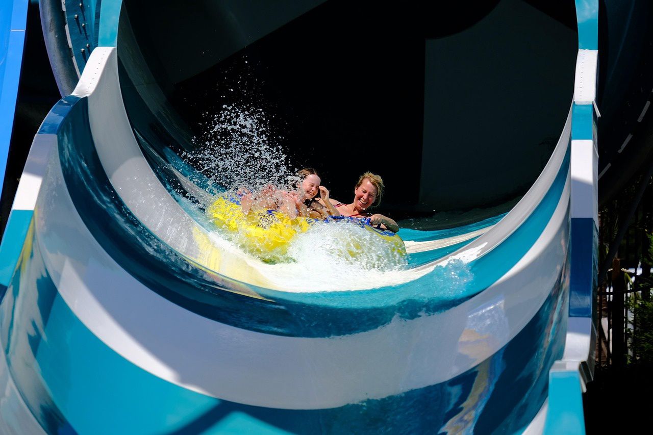 Aquapark Polkowice otwarty po wielkiej metamorfozie. Są zjeżdżalnie, wodny plac zabaw, jakuzzi. Zdjęcia, cennik
